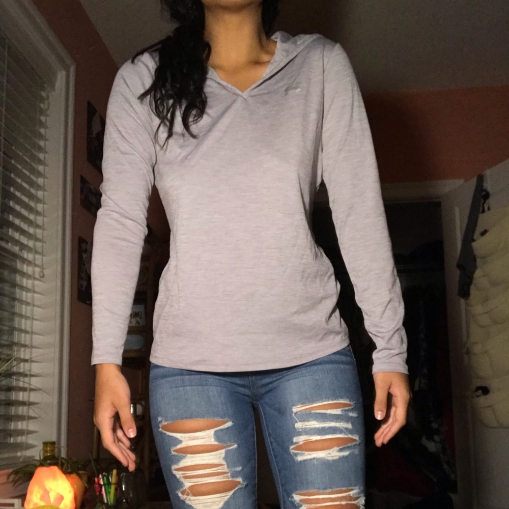 Under armor long sleeved T shirt/sweater